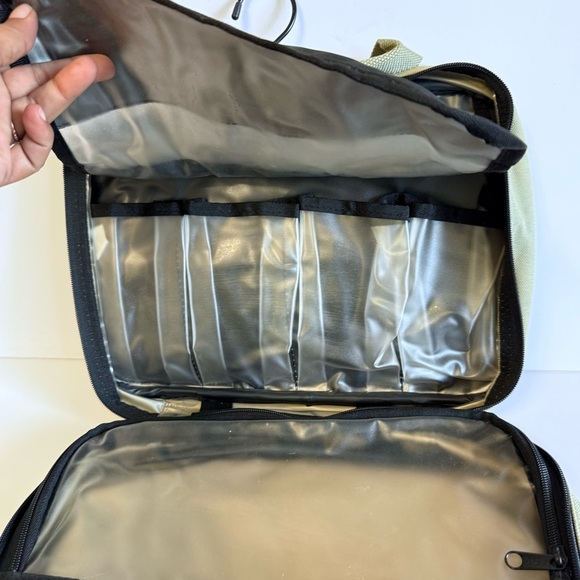 Elite Men’s Travel Toiletry Accessories Bag - Picture 5 of 8